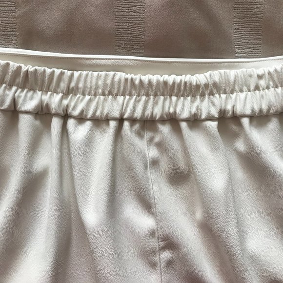 🇮🇹 Philharmonie by Grace White Faux Leather Skirt (NWT, Made in Italy) - Picture 6 of 9
